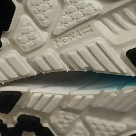 3280 HOKA One One Size 8 D Wide Anari 7. In Blue and White. Excellent Condition. - Picture 10 of 14